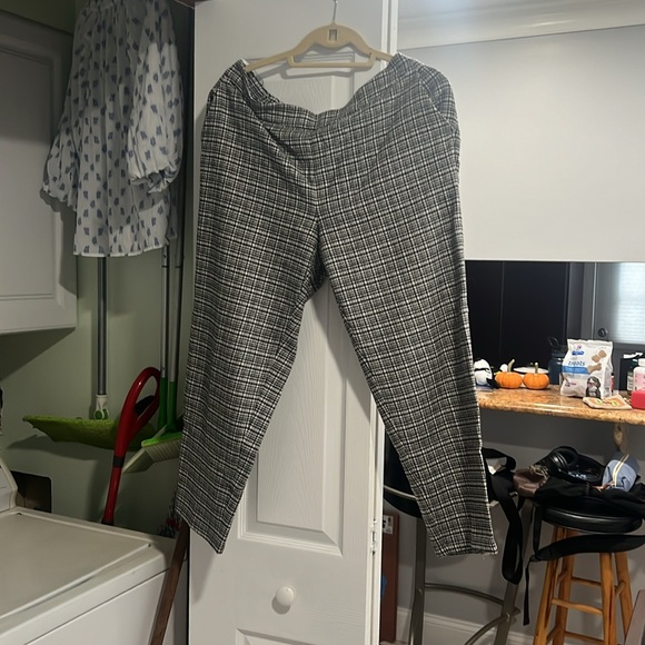 NEW EILEEN FISHER tapered pant in black/white - Picture 2 of 4